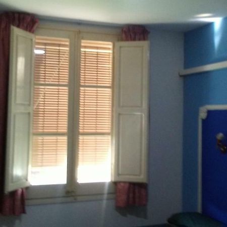 Hostal Porta De Ferro Sant Boi de Llobregat Exteriör bild