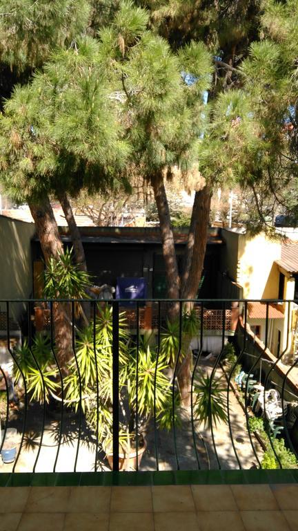 Hostal Porta De Ferro Sant Boi de Llobregat Exteriör bild