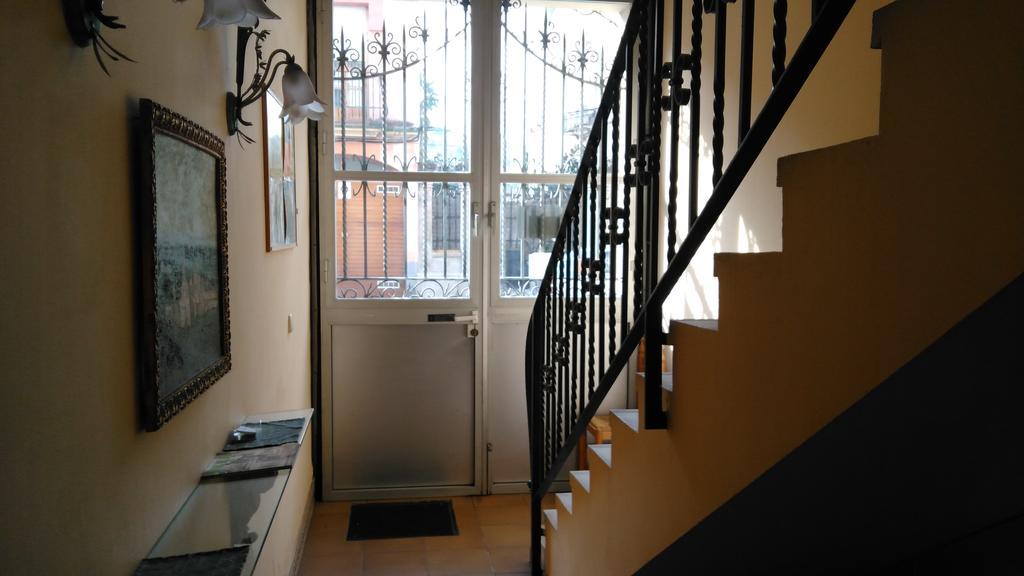 Hostal Porta De Ferro Sant Boi de Llobregat Exteriör bild