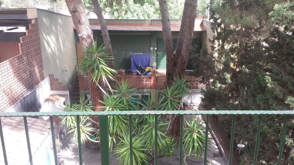 Hostal Porta De Ferro Sant Boi de Llobregat Exteriör bild