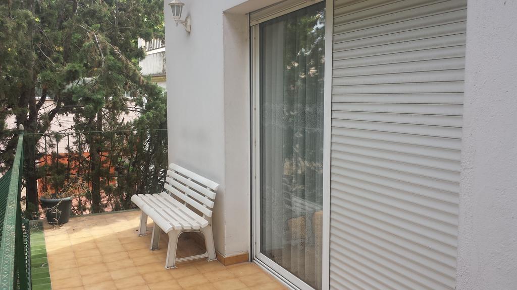 Hostal Porta De Ferro Sant Boi de Llobregat Exteriör bild