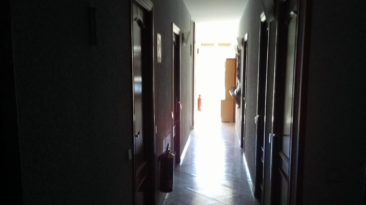 Hostal Porta De Ferro Sant Boi de Llobregat Exteriör bild