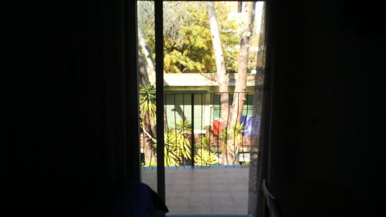 Hostal Porta De Ferro Sant Boi de Llobregat Exteriör bild